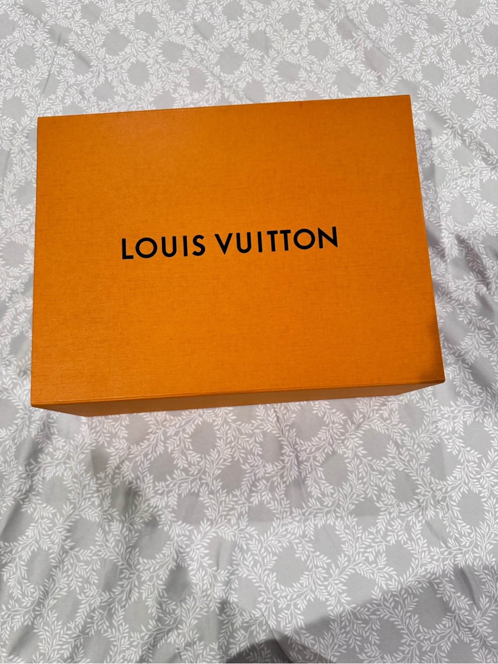 LOUIS VUITTON
Calfskin Monogram Mens Rivoli High Top Sneakers - Picture 9 of 9